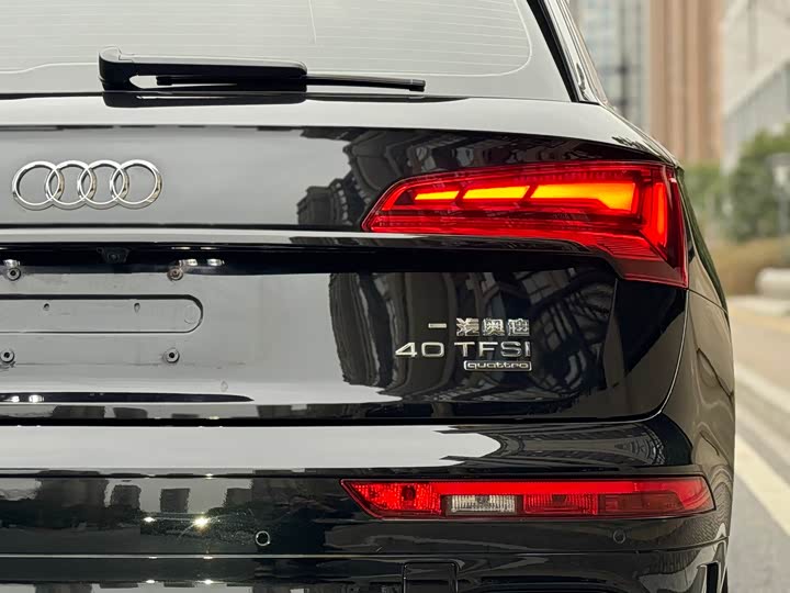 Фото 6 - Audi Q5L