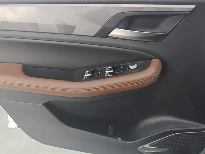 Фото 7 - Geely Vision X6