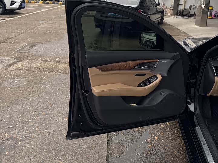 Фото 8 - Cadillac CT5