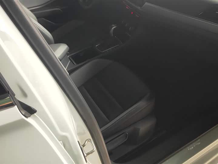 Фото 8 - Volkswagen Sagitar L