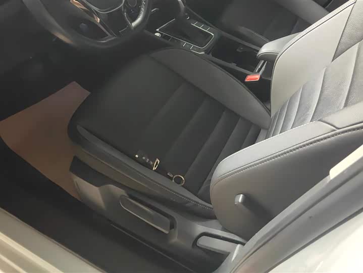 Фото 9 - Volkswagen Sagitar L