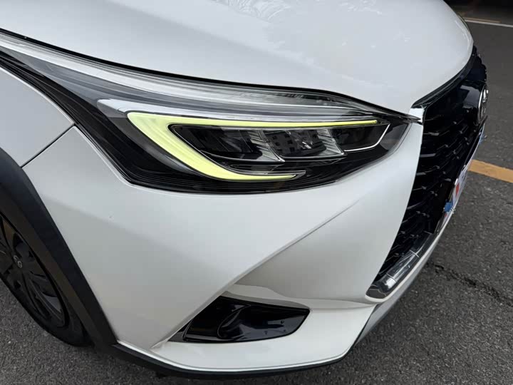 Фото 7 - Toyota Yaris L Hatchback