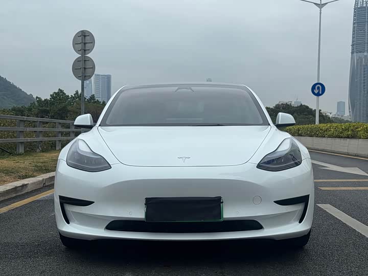 Фото 2 - Tesla Model 3