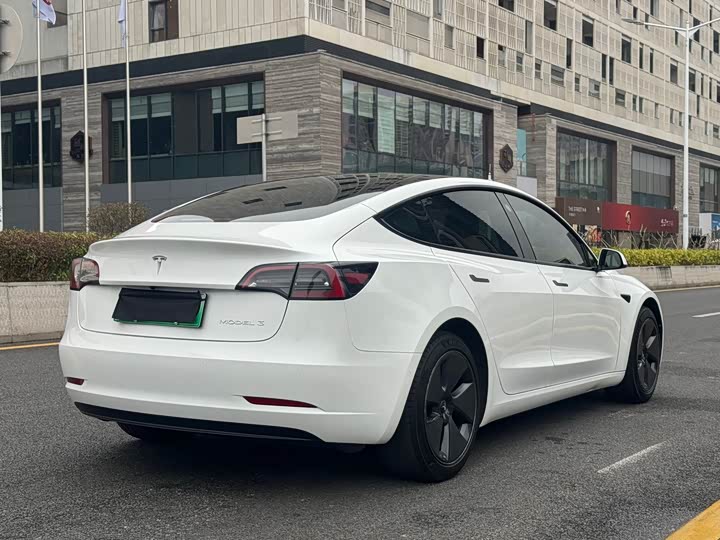 Фото 6 - Tesla Model 3