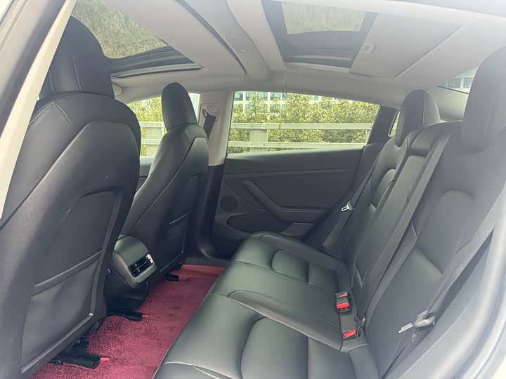 Фото 9 - Tesla Model 3