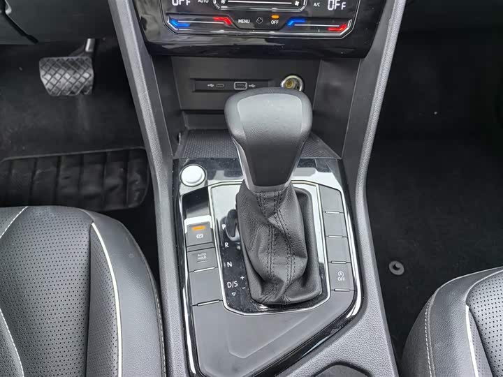 Фото 9 - Volkswagen Tiguan L Pro