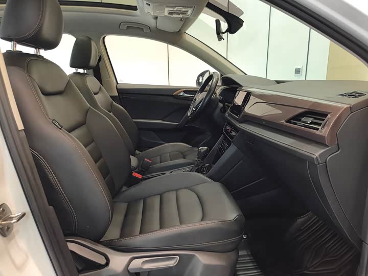 Фото 9 - Volkswagen Tharu