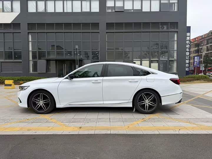 Фото 3 - Honda Accord