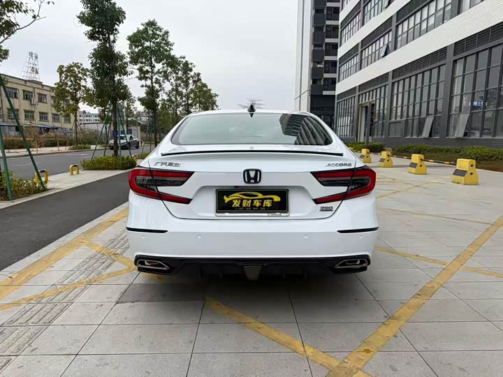 Фото 4 - Honda Accord