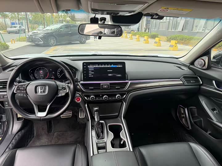 Фото 9 - Honda Accord