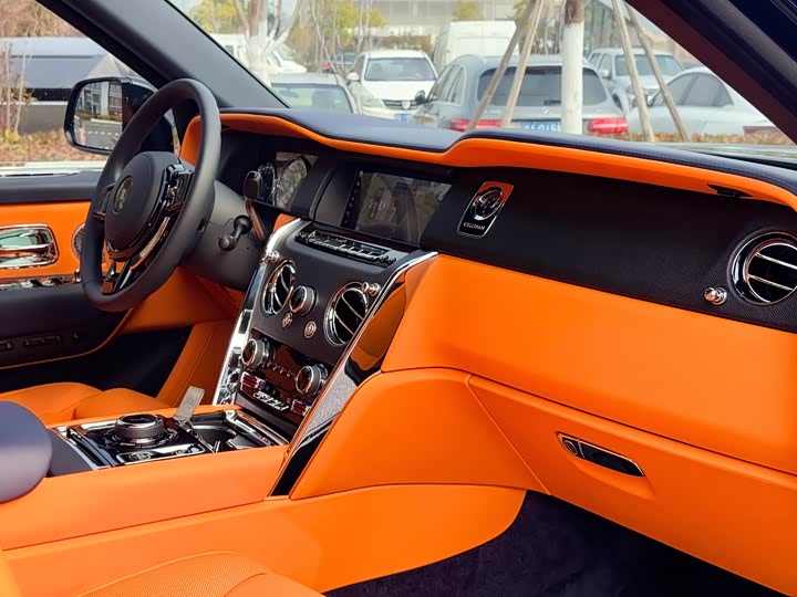 Фото 6 - Rolls-Royce Cullinan