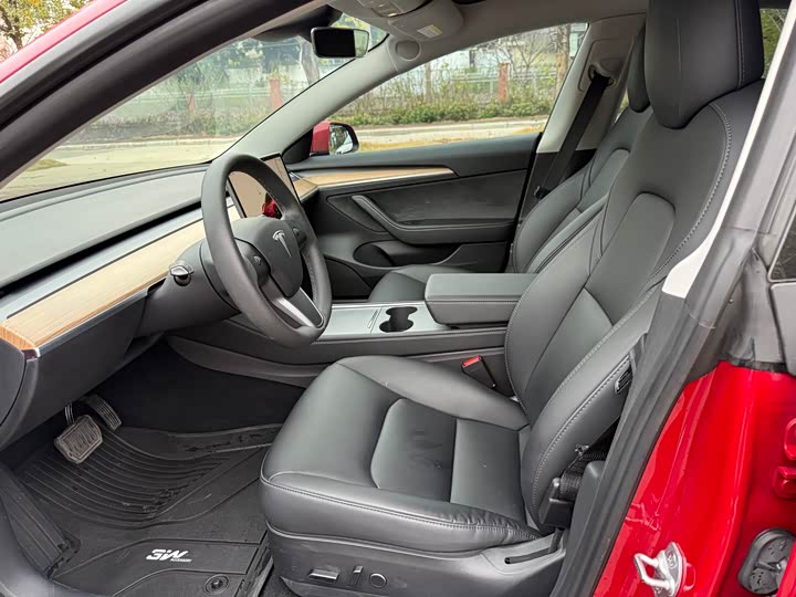 Фото 4 - Tesla Model 3