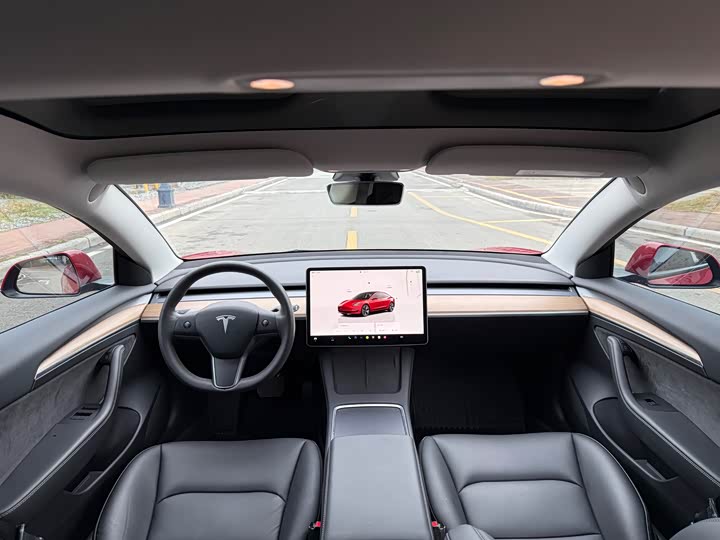 Фото 5 - Tesla Model 3