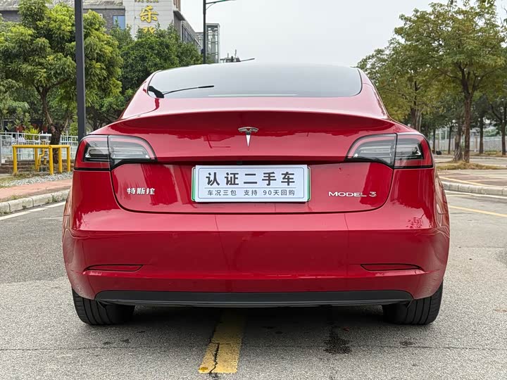 Фото 8 - Tesla Model 3