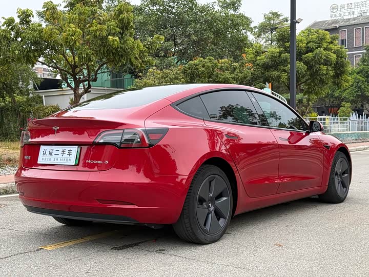 Фото 9 - Tesla Model 3