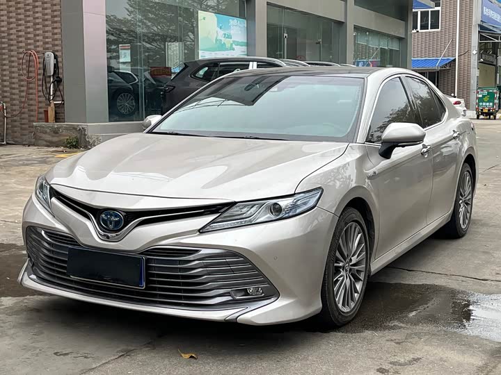 Фото 1 - Toyota Camry