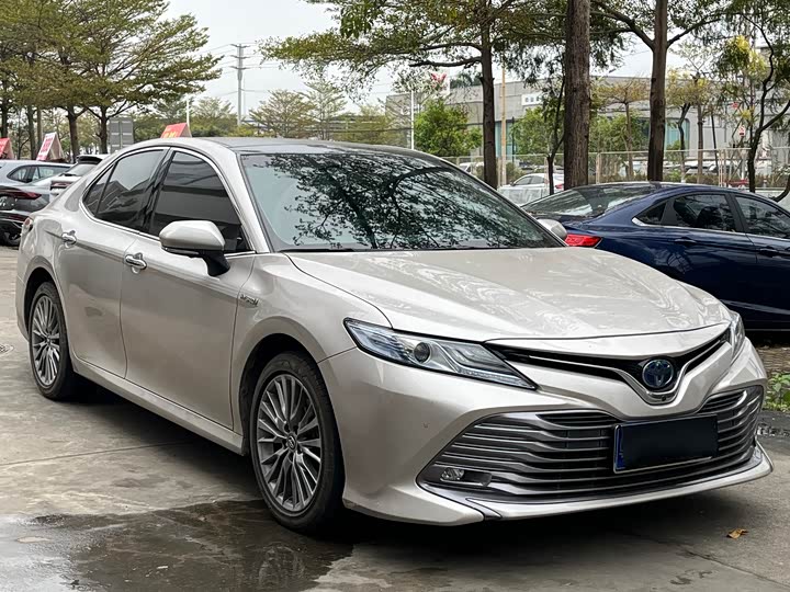 Фото 3 - Toyota Camry