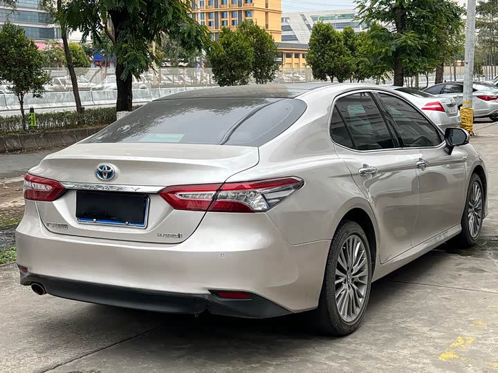 Фото 4 - Toyota Camry