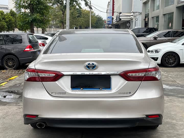 Фото 5 - Toyota Camry