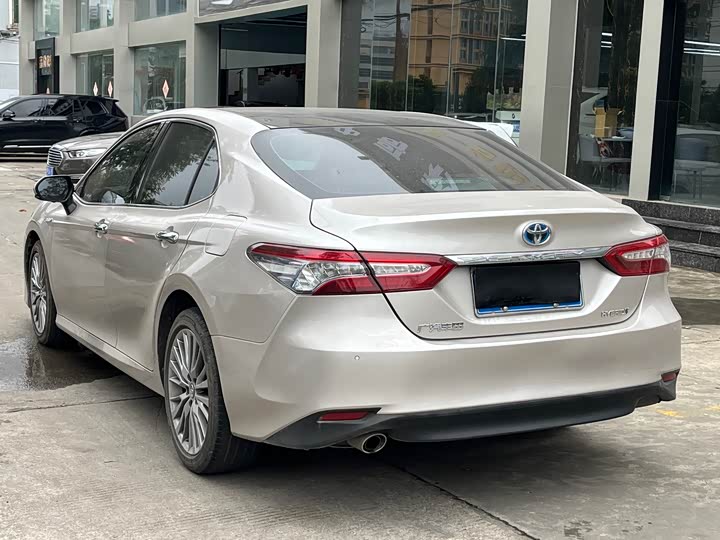 Фото 6 - Toyota Camry