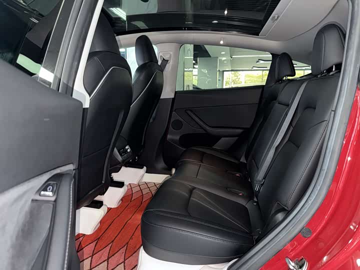 Фото 9 - Tesla Model Y