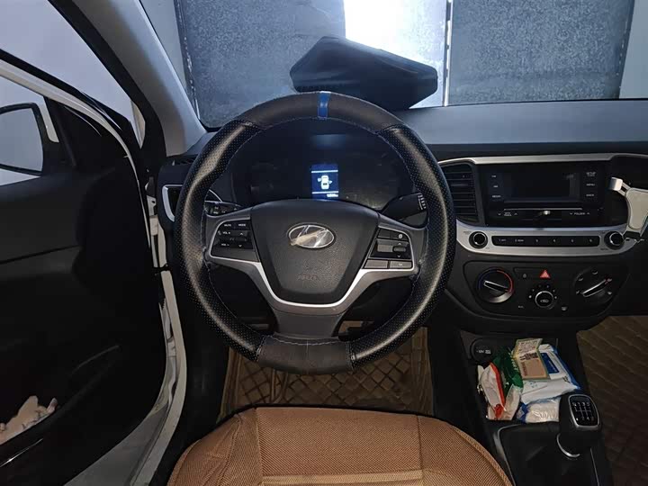 Фото 3 - Hyundai Verna