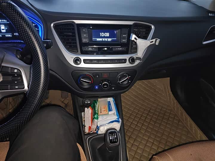 Фото 6 - Hyundai Verna