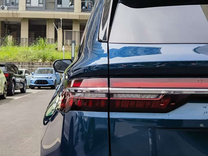 Фото 9 - Geely Monjaro