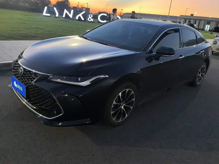 Фото 1 - Toyota Avalon