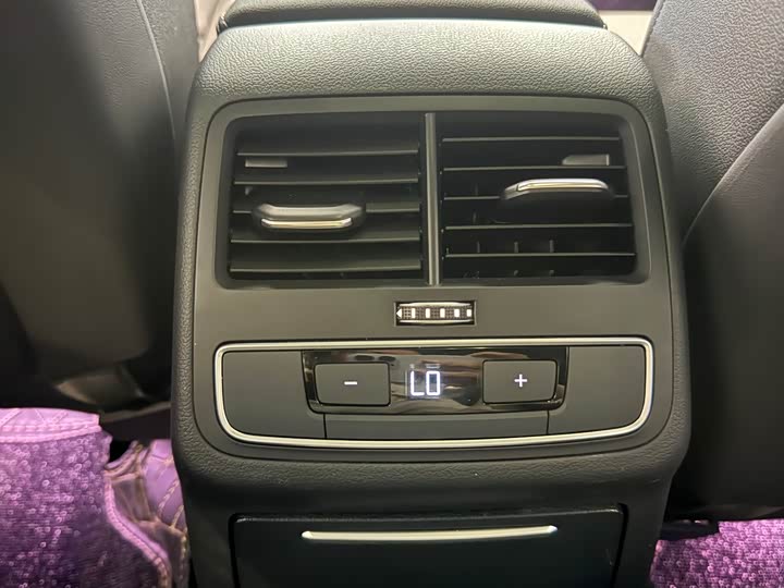 Фото 8 - Audi A4L