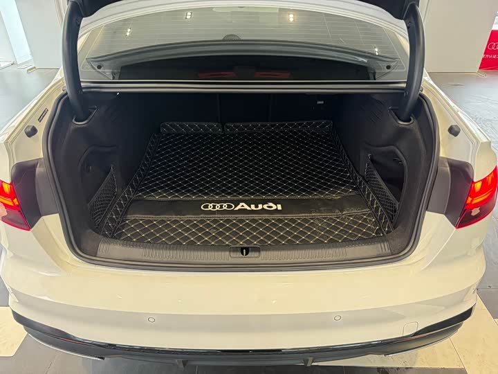 Фото 9 - Audi A4L