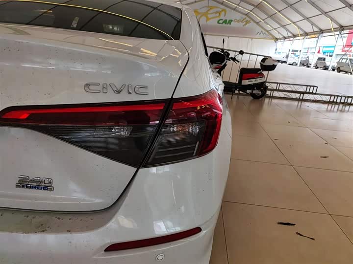 Фото 8 - Honda Civic