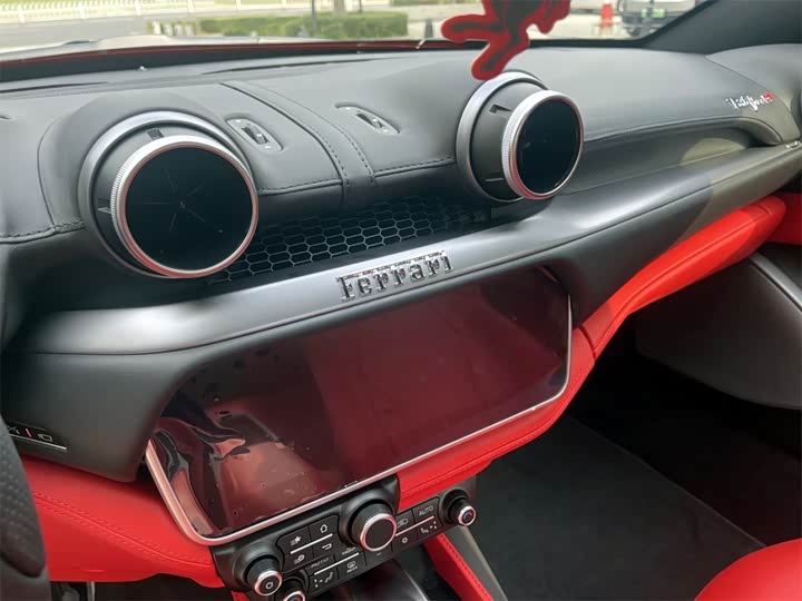 Фото 8 - Ferrari Portofino