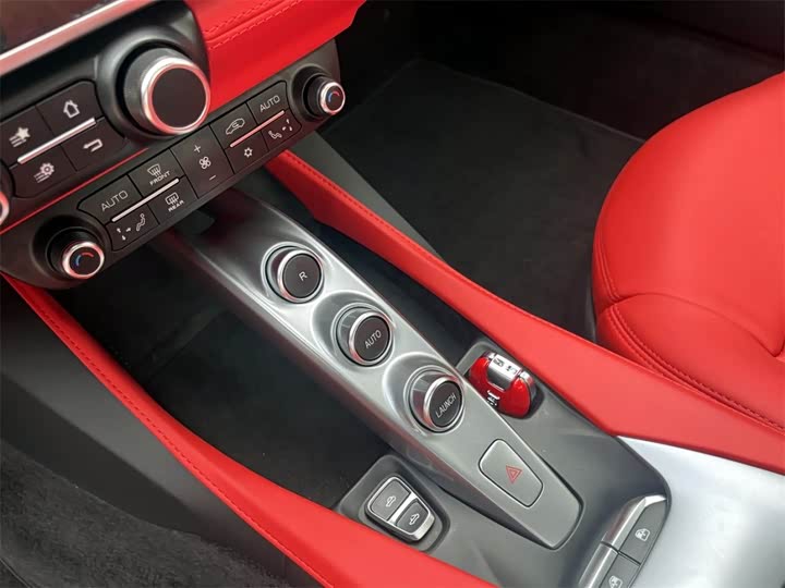 Фото 9 - Ferrari Portofino