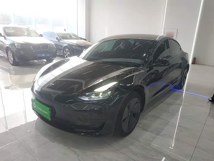 Фото 1 - Tesla Model 3