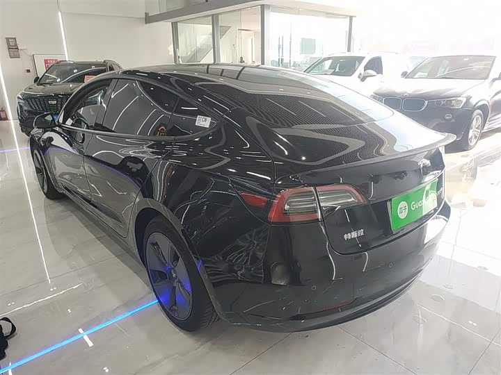 Фото 5 - Tesla Model 3