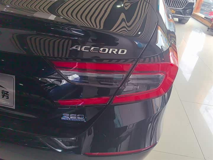 Фото 8 - Honda Accord