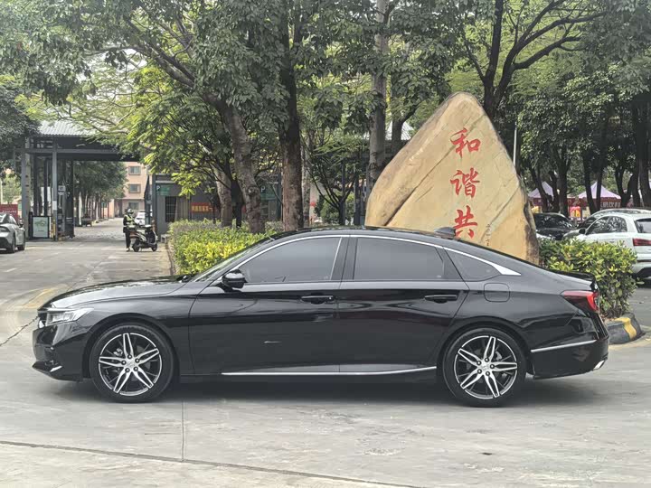 Фото 4 - Honda Accord