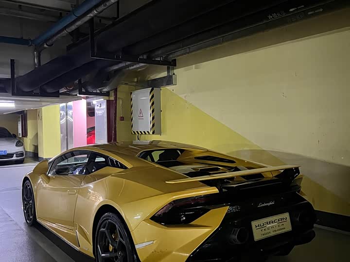 Фото 2 - Lamborghini Huracán