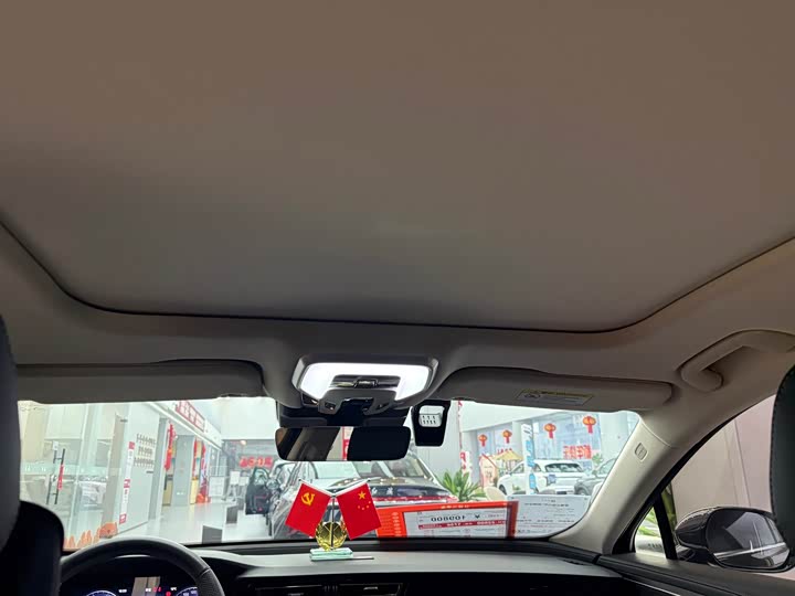 Фото 6 - Hongqi H5