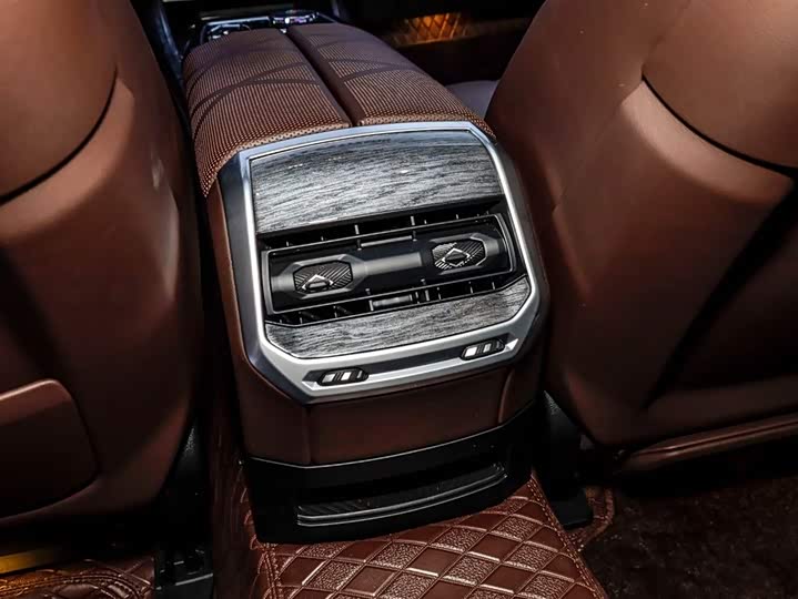 Фото 4 - BMW 7 Series