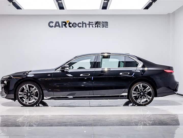 Фото 8 - BMW 7 Series