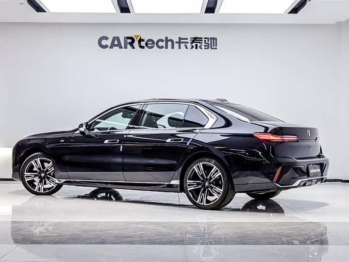 Фото 9 - BMW 7 Series