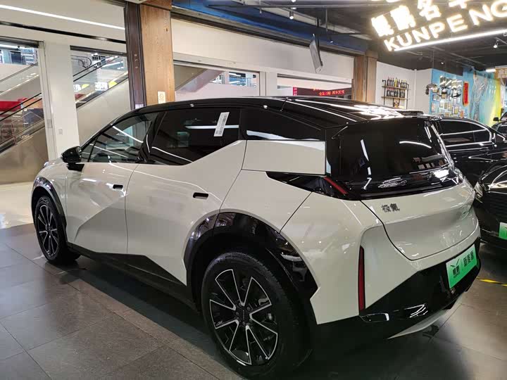 Фото 3 - Zeekr X