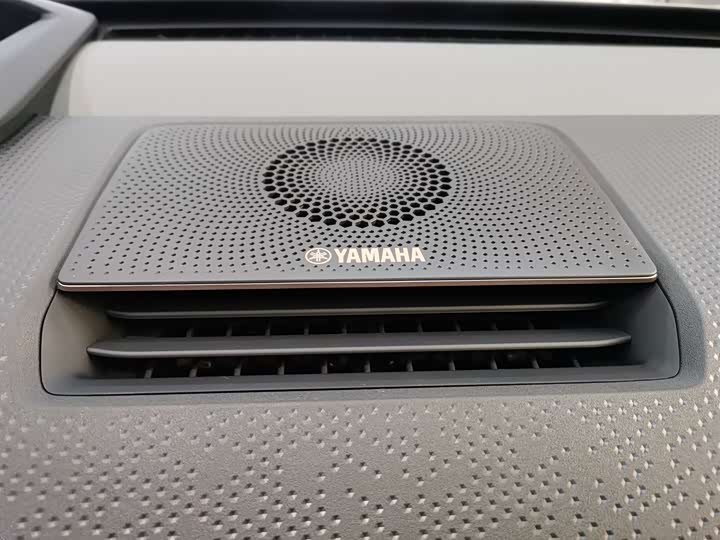 Фото 9 - Zeekr X