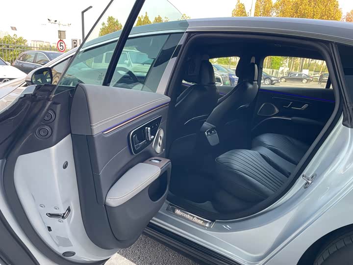 Фото 8 - Mercedes-Benz EQS