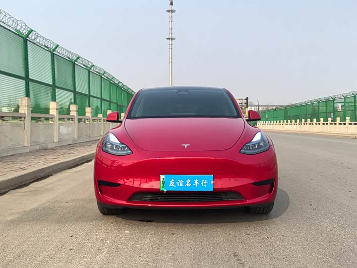 Фото 1 - Tesla Model Y