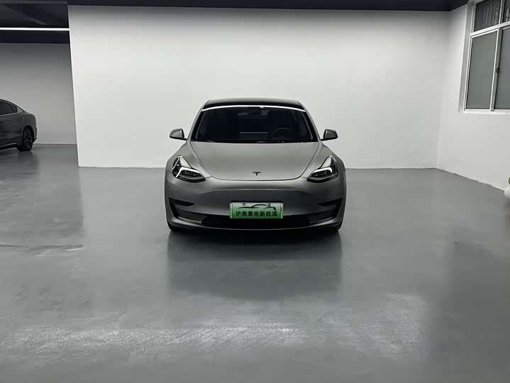 Фото 2 - Tesla Model 3