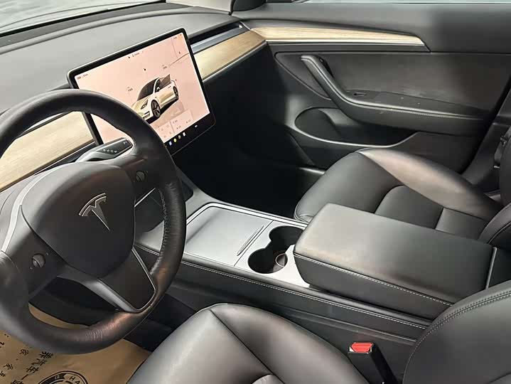 Фото 4 - Tesla Model 3