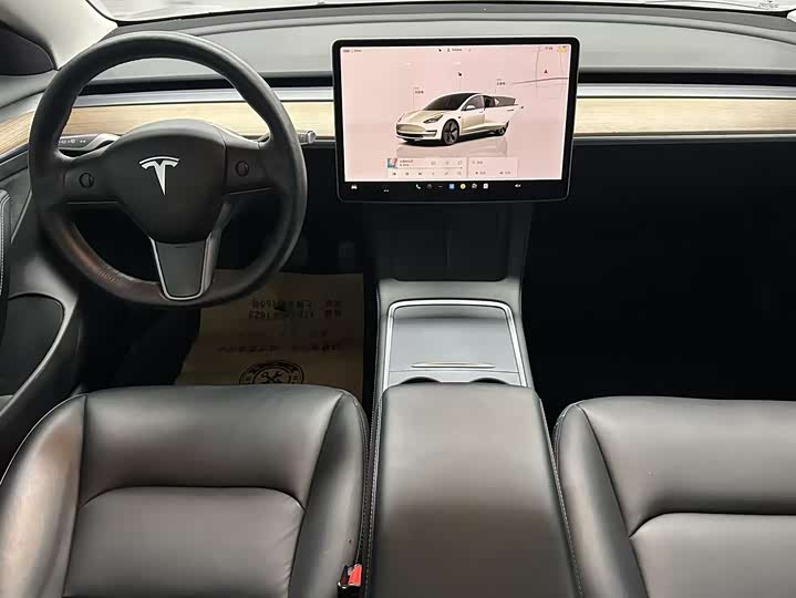 Фото 5 - Tesla Model 3